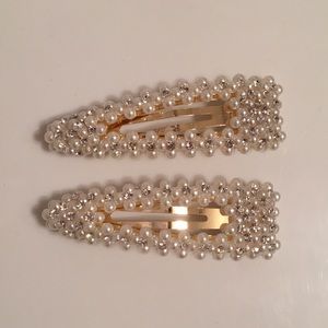 2 New Noir Pearl & Crystal Snap Hair clips